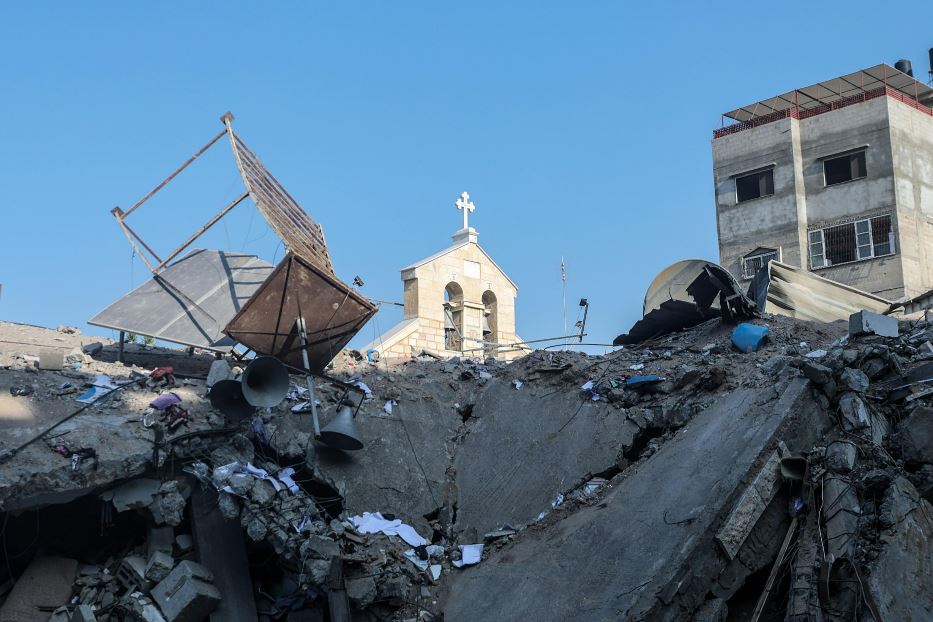 Una chiesa bombardata a gaza