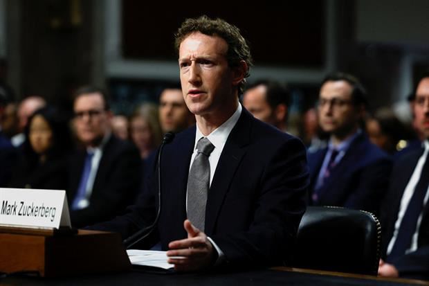 Mark Zuckerberg durante l'audizone in Senato