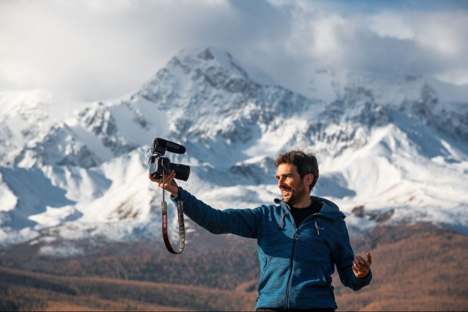 Stefano Tiozzo al lavoro nei monti Altai, al confine tra Russia e Mongolia