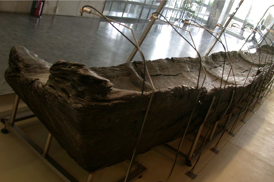 Una canoa risalente al neolitico: gli uomini di quel tempo erano abili navigatori