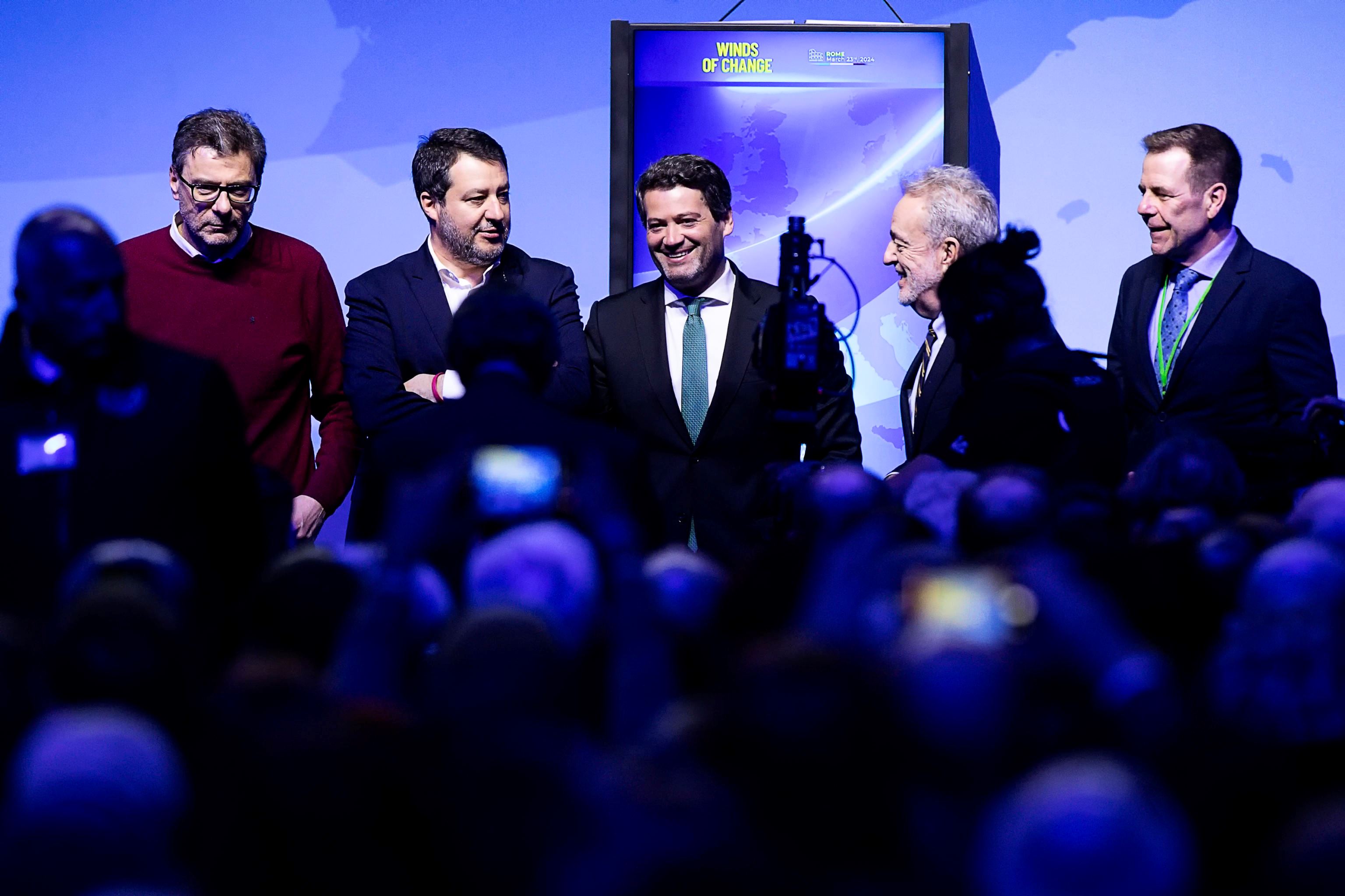 Foto di gruppo alla convention 'Winds of change', da sinistra: Giancarlo Giorgetti, Matteo Salvini, André Ventura, Gerolf Annemans, Harald Vilimsky