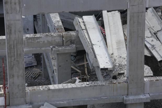 Un'immagine del crollo nel cantiere Esselunga a Firenze