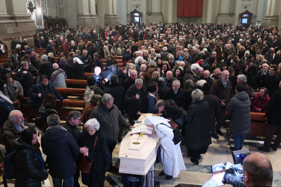 I funerali di don Nicolini a Bologna