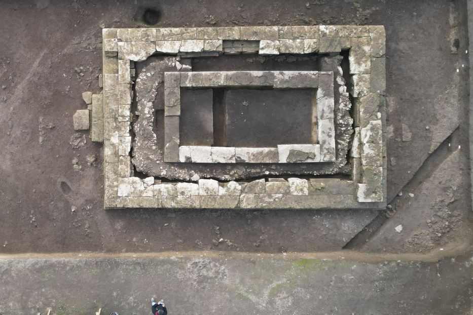 Uno scatto dall'alto della pianta del tempio dorico ritrovato nella valle del Sele