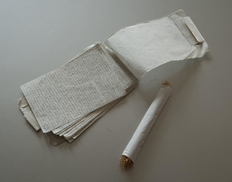 Il 'taccuino' di Lubonja fatto di cartine da sigaretta