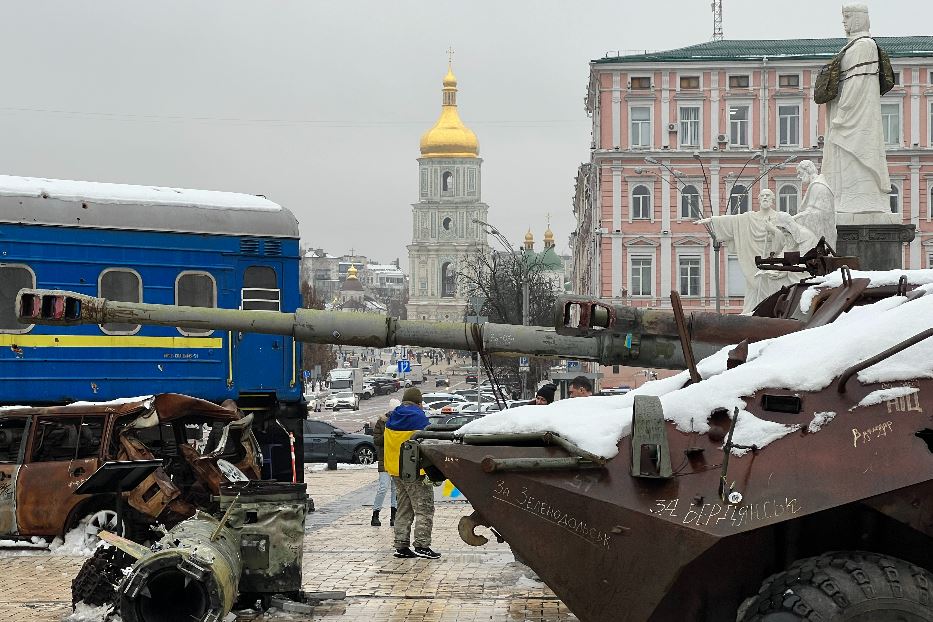 I mezzi militari esposti nel centro di Kiev