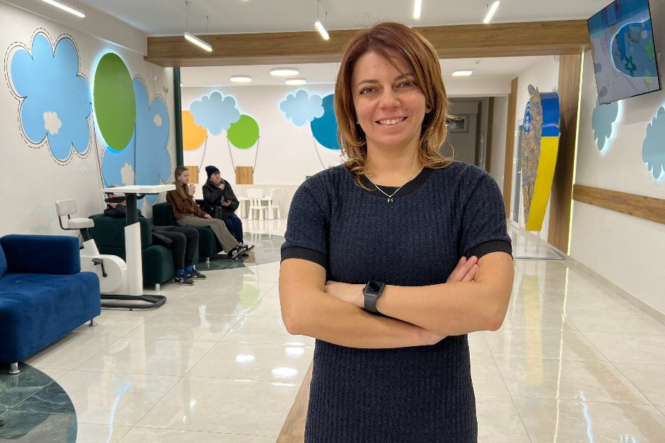 Zoryana Ivaniuk, la direttrice sanitaria del centro pediatrico di riabilitazione fisica e psicologica
