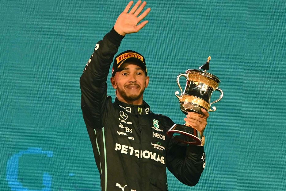 Hamilton sul podio con la Mercedes