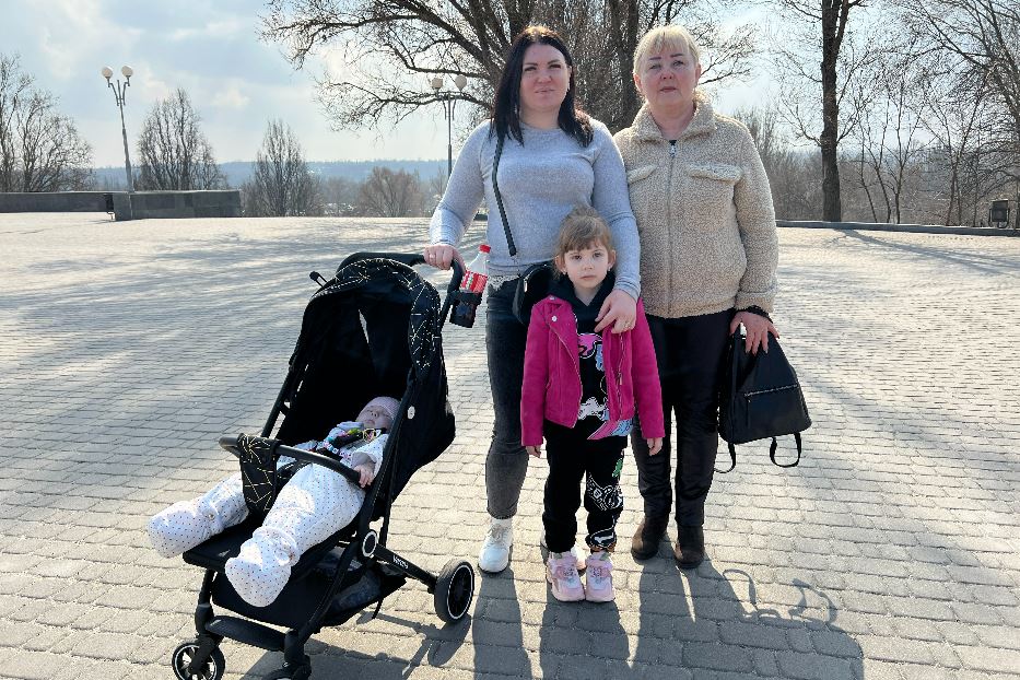 Liliya Lounova, sfollata dai territori occupati con la figlia e le due nipotine