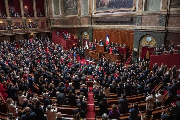 L'aula del Congresso a Versailles durante la seduta comune dei due rami del Parlamento