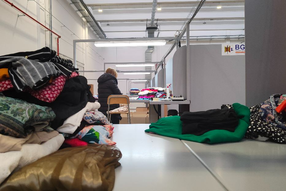 Rho (Milano): il 'Textile Hub' della cooperativa Vesti Solidale è occasione di lavoro e inclusione per 40 persone