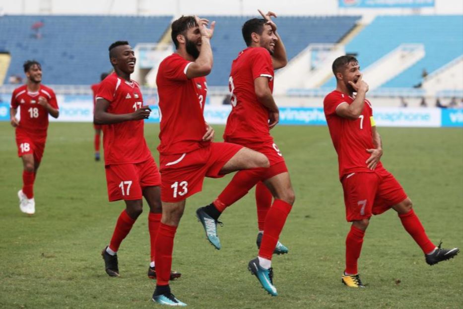 La nazionale palestinese festeggia un gol