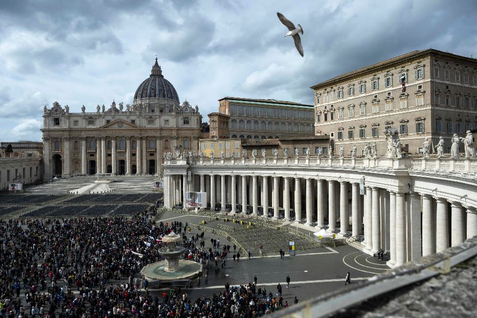 Piazza San Pietro all'Angelus del 3 marzo