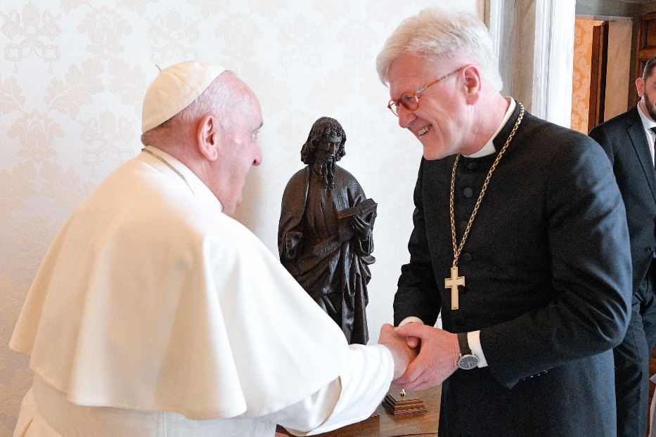 Papa Francesco con il segretario generale del Cec, Pillay