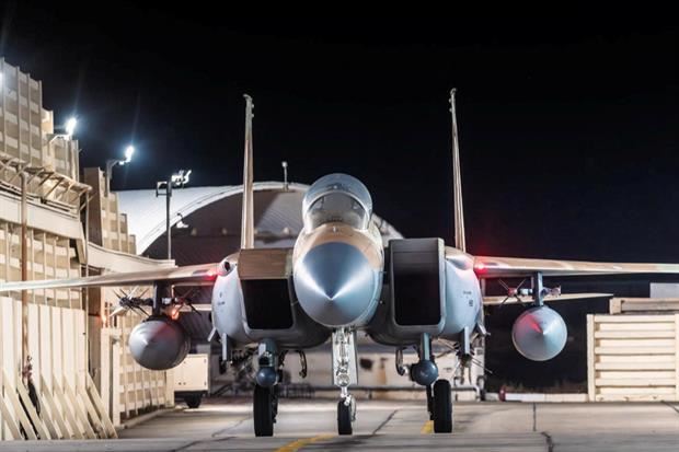 Un F-15 Israeliano di rientro dopo la missione contro i droni iraniani