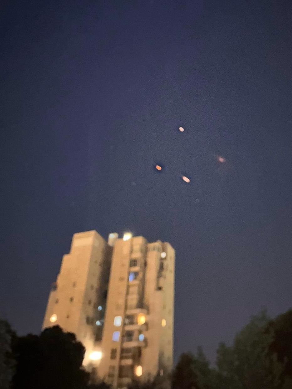 Droni iraniani nel cielo di Gerusalemme. 14 aprile 2024.