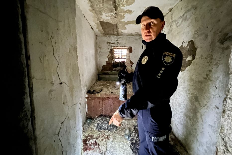 Nell'ex commissariato di polizia di Izyum una delle celle trasformate dai russi in camera della tortura durante i mesi di occupazione