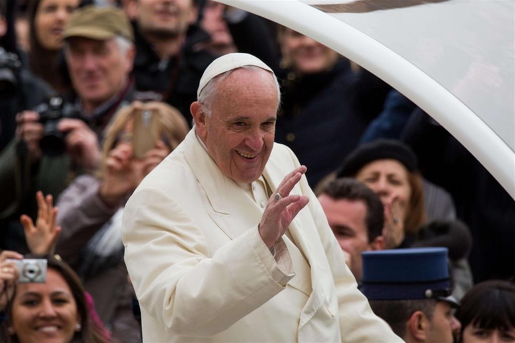 Il Papa: «Amare la vita di chi soffre»