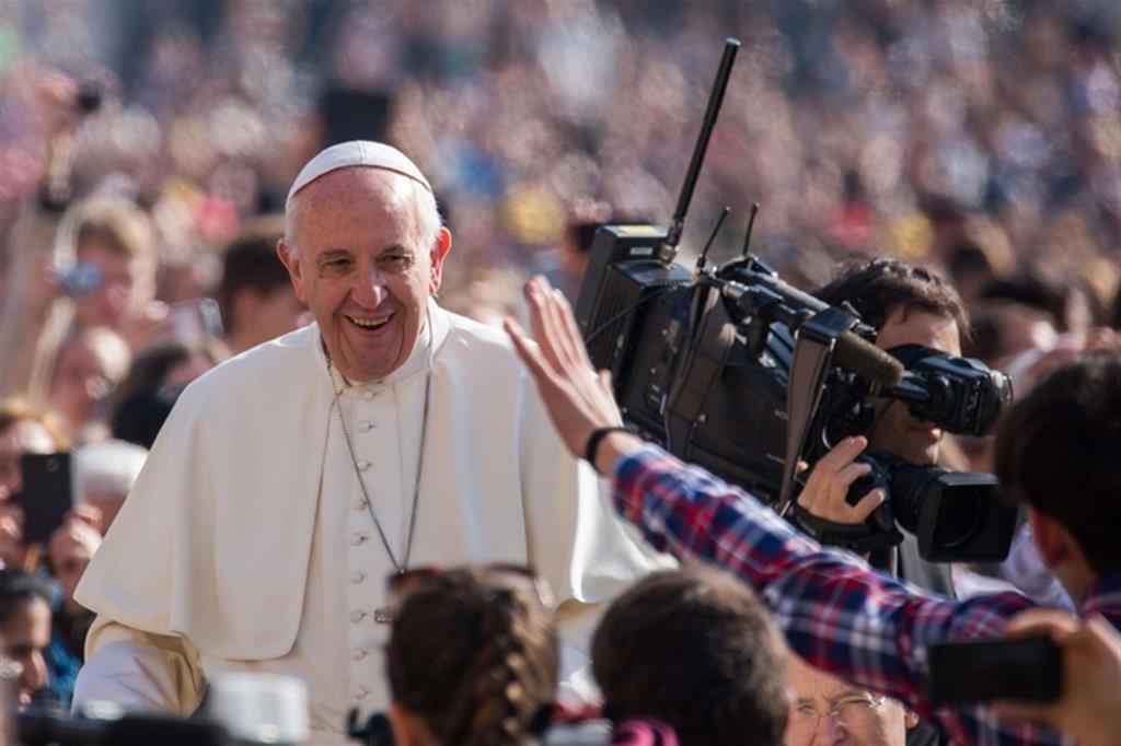 Papa Francesco: lotteria di beneficenza per i profughi 