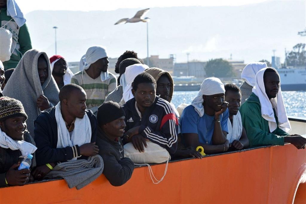 Sbarchi, quasi 900 migranti attesi oggi a Trapani 