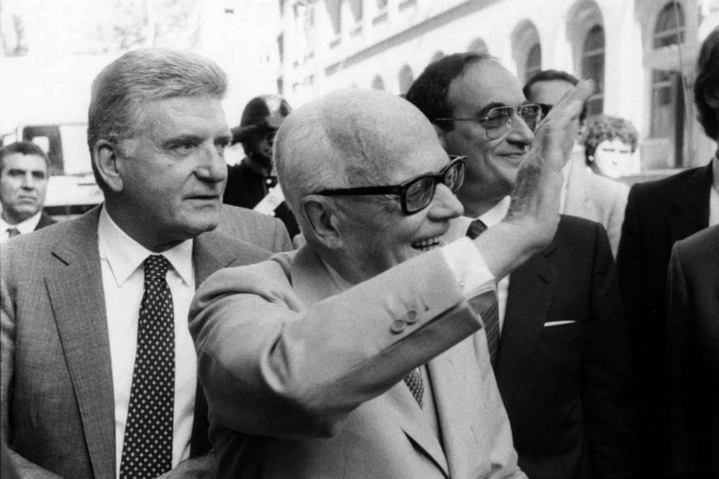 Sergio Zavoli, a sinistra, con il presidente Sandro Pertini nel 1986