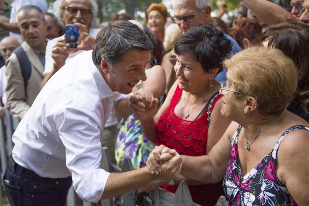 Poveri e pensionati, Renzi per il referendum 