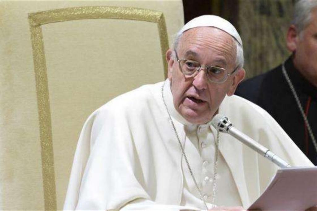 Papa ai giornalisti: onesti e rispettosi