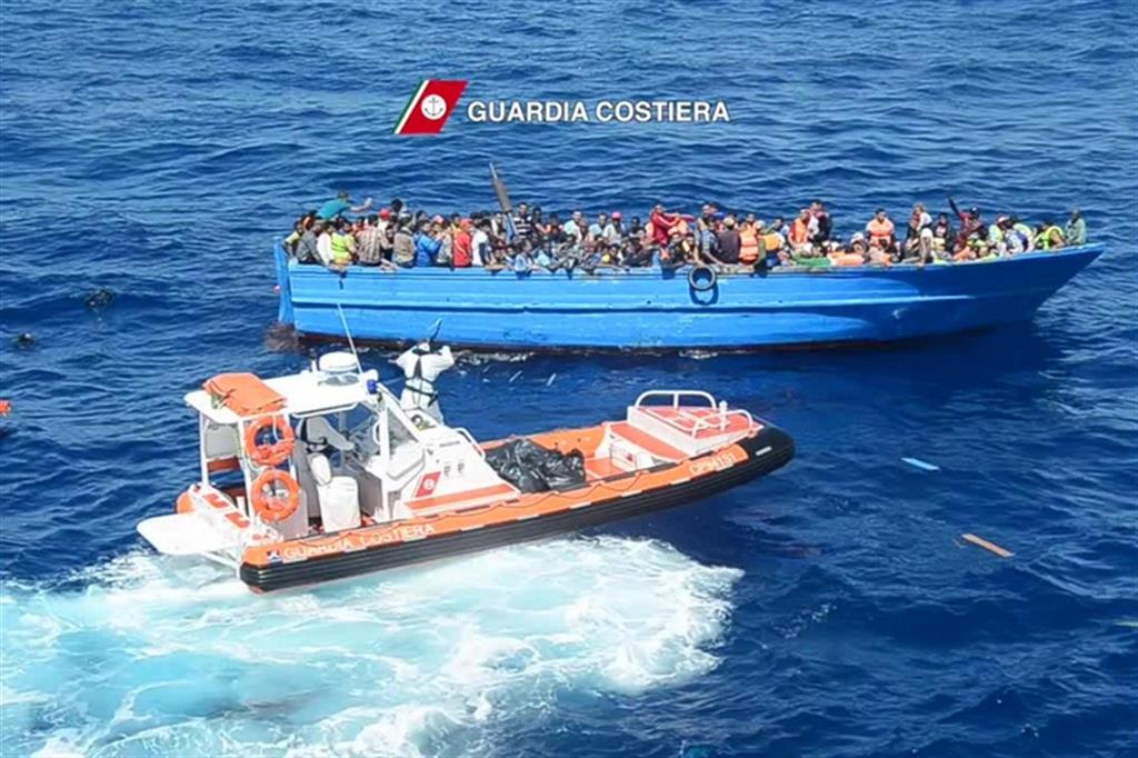 Profughi, Frontex: «Salvati 13mila a maggio nel Mediterraneo»