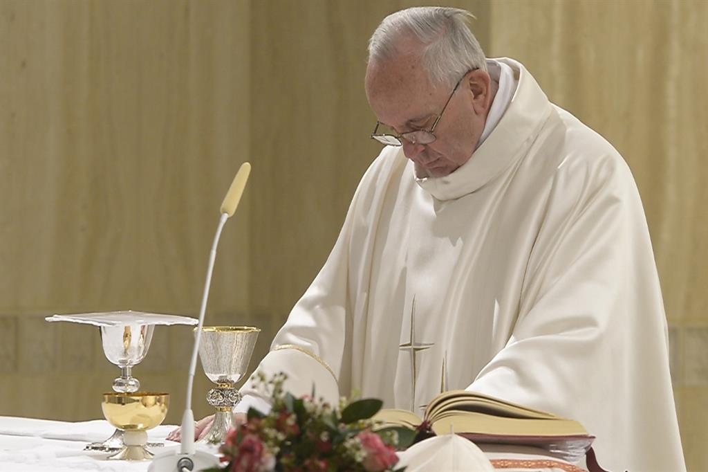 Il Papa: respingere la religione dell'apparire