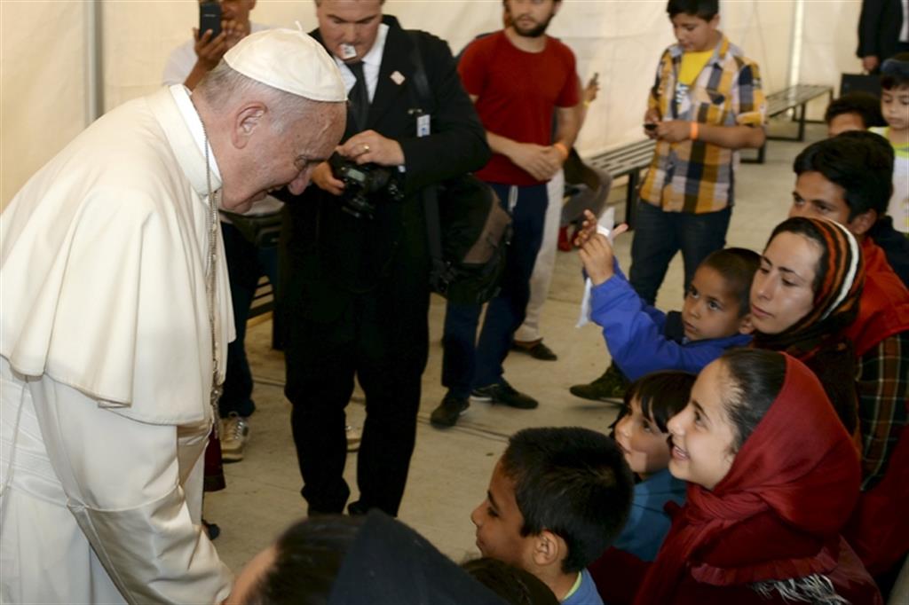 Migranti, il Papa: dono, non problema