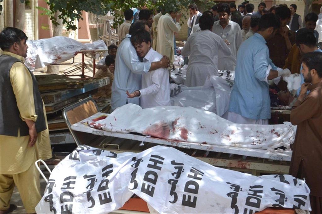 Attacco suicida in Pakistan, 70 morti