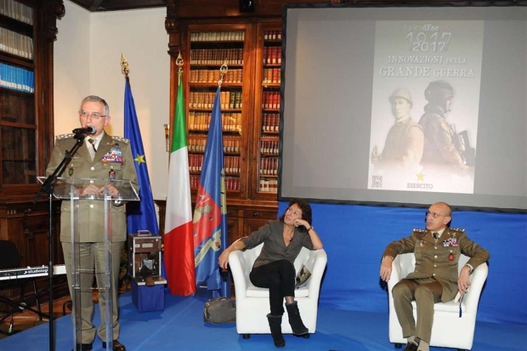 Il Capo di Stato Maggiore della Difesa, generale Claudio Graziano, durante la presentazione del calendario - 