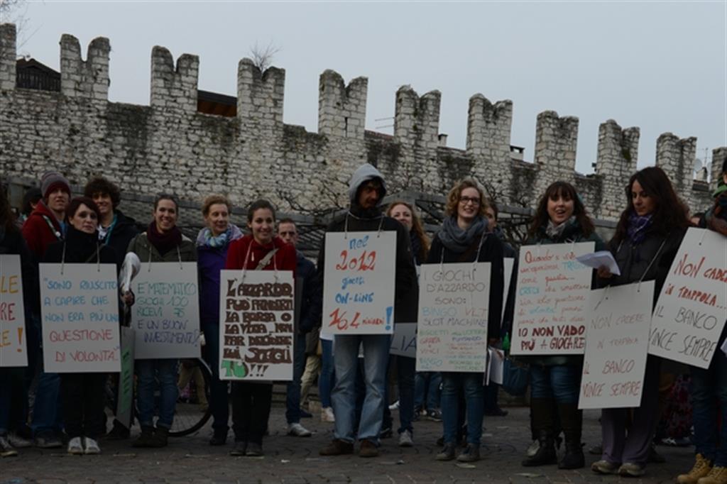 Una marcia contro il gioco d'azzardo a Trento (Foto di Gianni Zotta)