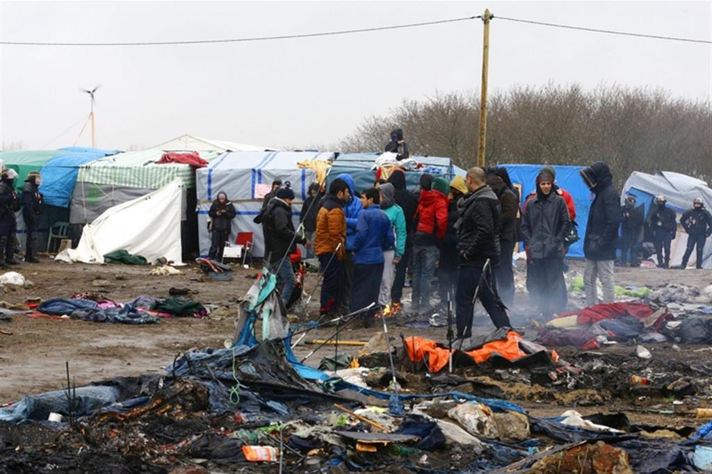 Profughi, Gb respinge i 3mila bimbi di Calais