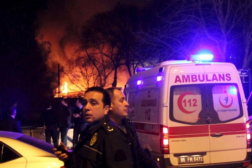 Autobomba nel cuore di Ankara: 28 morti 