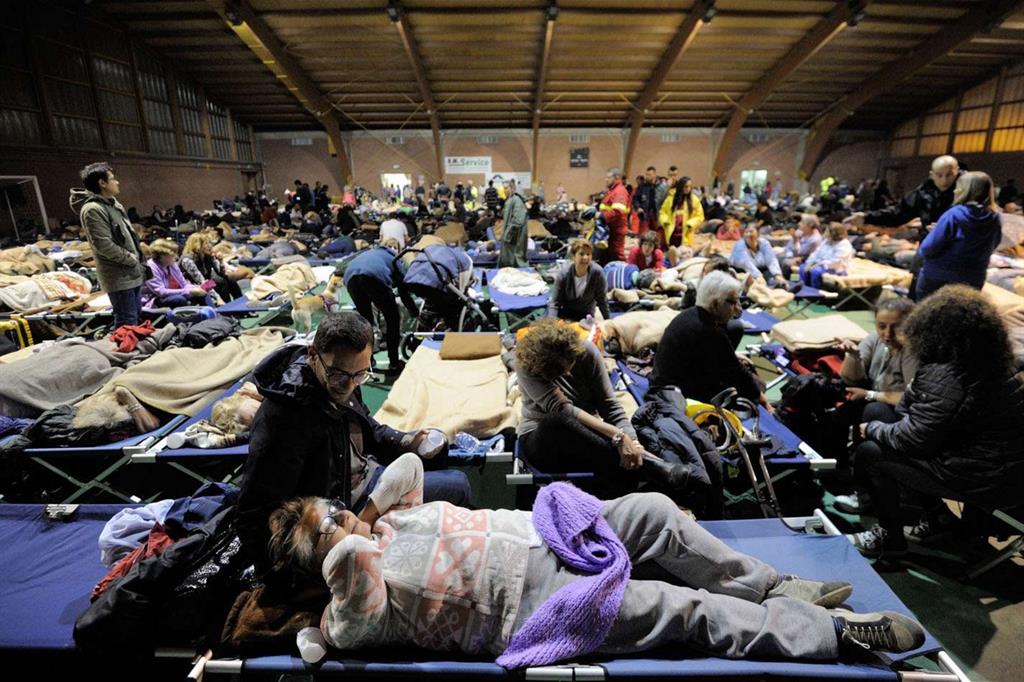 Evacuato l'ospedale di Matelica, pazienti nelle brandine - 