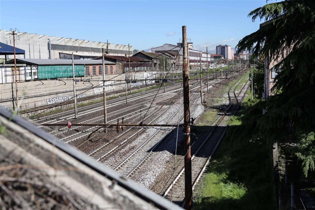 Writer muore travolto da treno a Milano