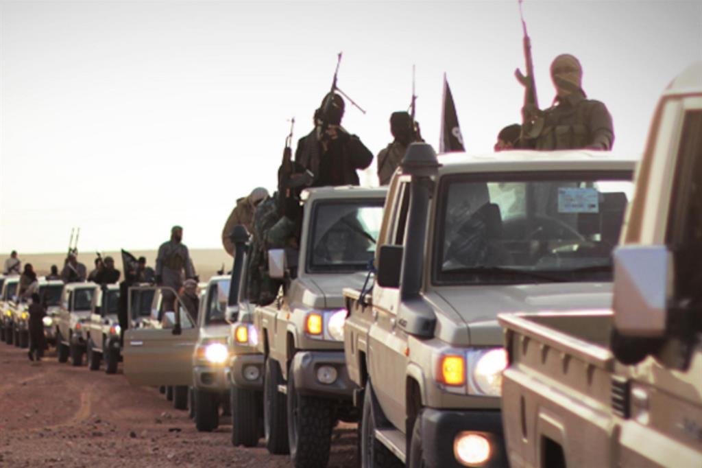 Jihadisti in un fermo immagine da un video diffuso dallo stesso Daesh