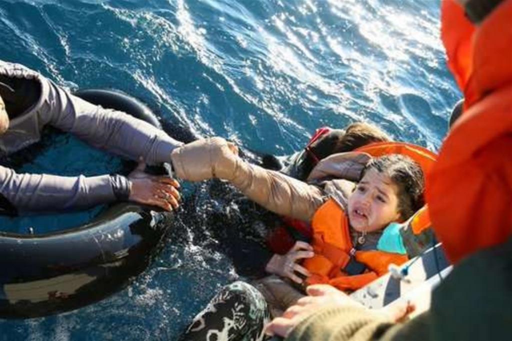 Naufragi nel Mediterraneo: 30 morti annegati