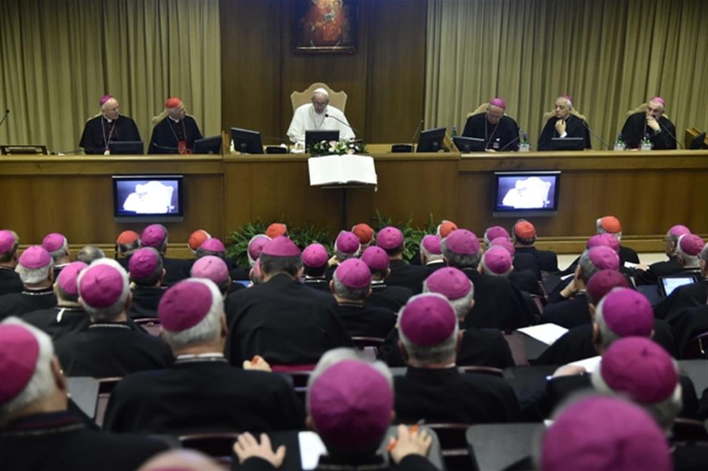 Il Papa ai vescovi italiani: guarda i video  
