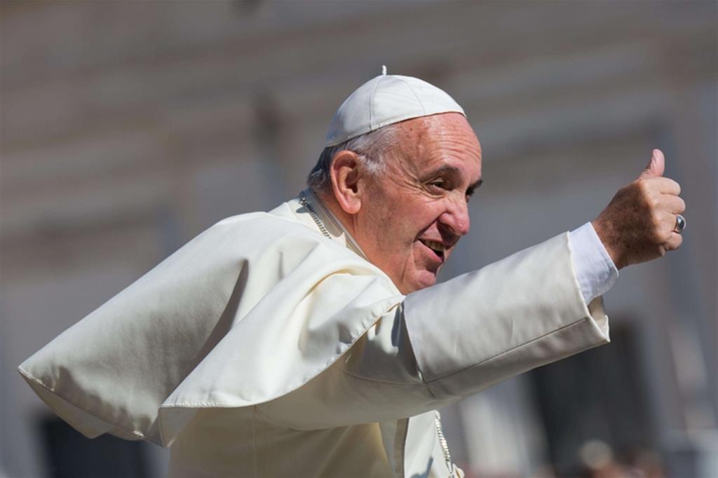 Il Papa visita a sorpresa una comunità di giovani preti  