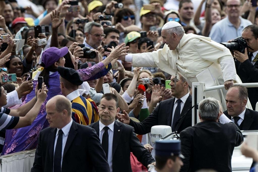 Papa Francesco: «L'indifferenza verso i bisognosi è aggressione»