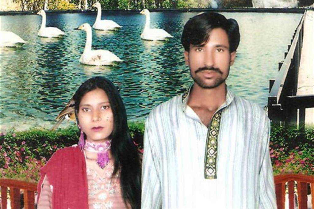 Shahzad aveva 26 anni e la moglie Shama 24: aspettava il quarto figlio