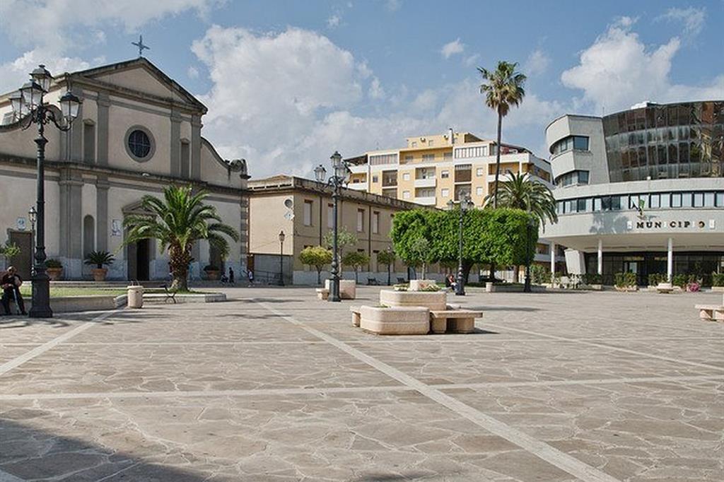 La piazza e la chiesa di Bovalino