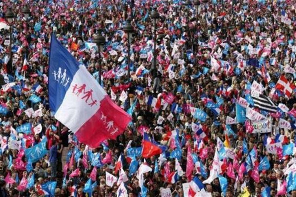 Francia, Manif pour tous preme sul centrodestra