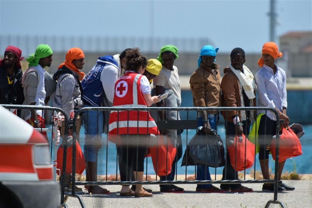 Migranti, Renzi: crisi umanitaria