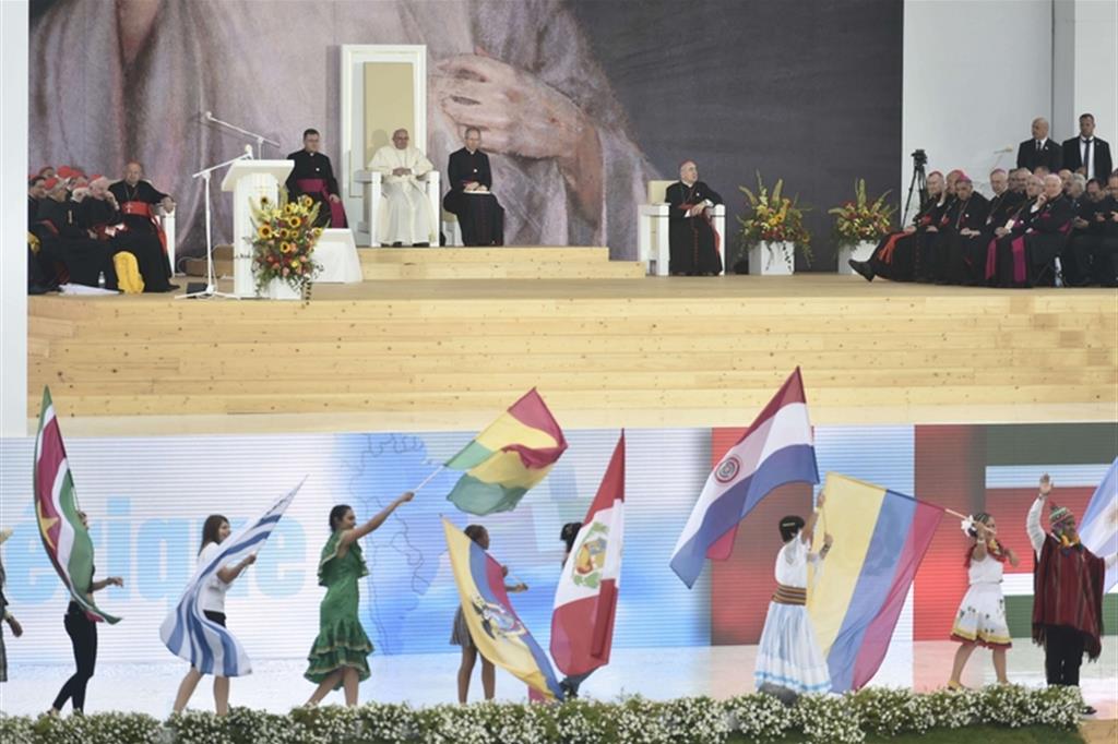Il Papa: i giovani vogliono cambiare Il mondo vi guarda e impara da voi