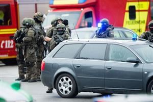 Terroristi sparano a Monaco di Baviera Nove morti, tra cui forse un assalitore
