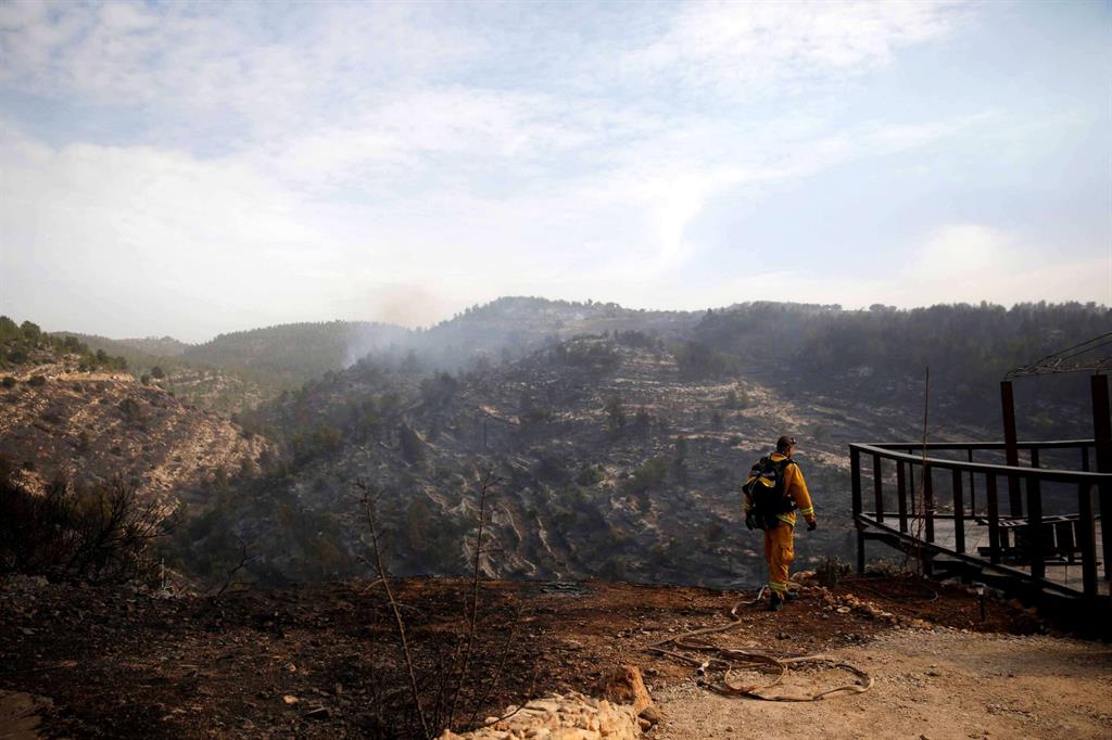 Haifa in fiamme: 60mila civili in fuga