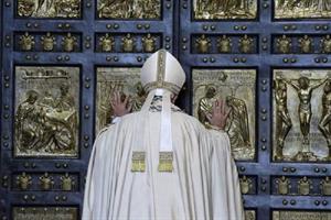 Quella Porta Santa di misericordia da Pio XII a Francesco